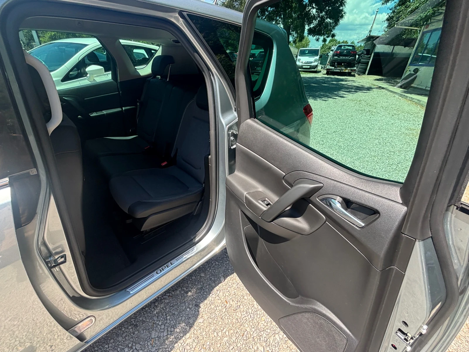 Opel Meriva 1.4 TUBO, снимка 10 - Автомобили и джипове - 55444934