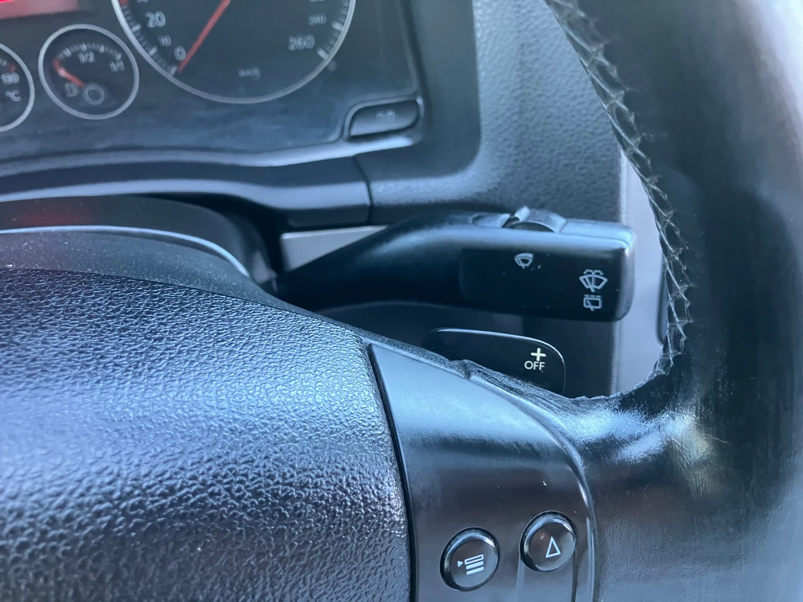 VW Golf 1.9TDI-HLINE, снимка 14 - Автомобили и джипове - 55779335