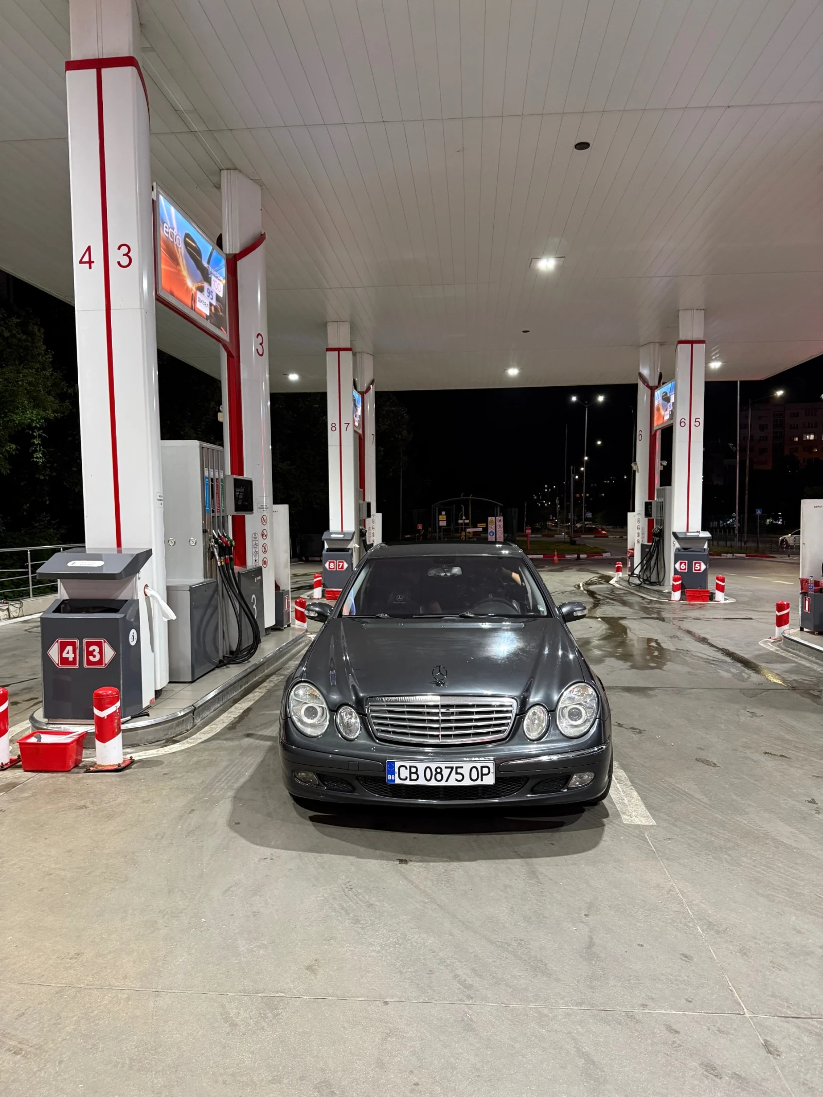 Mercedes-Benz E 270, снимка 5 - Автомобили и джипове - 55897364