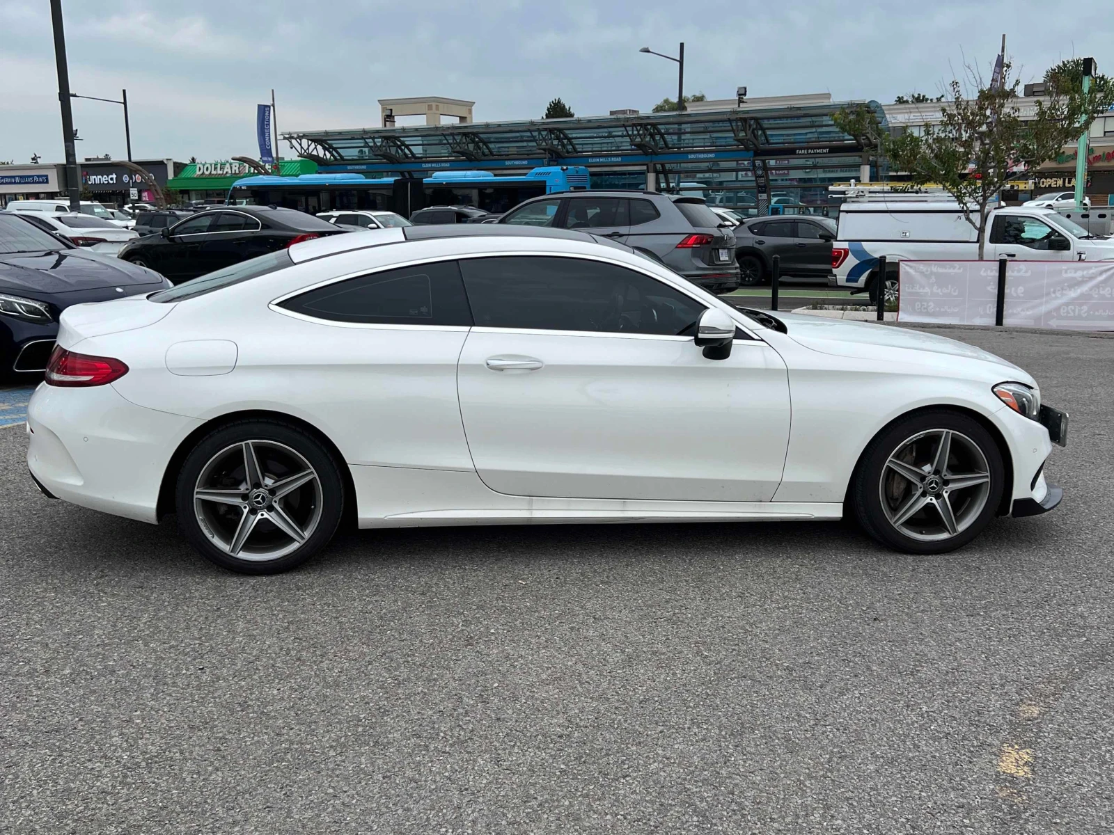 Mercedes-Benz C 300 * АМГ ПАКЕТ * 360 КАМЕРА * СЛЕДЕНЕ НА ЛЕНТИ * ПАНО, снимка 3 - Автомобили и джипове - 55968104
