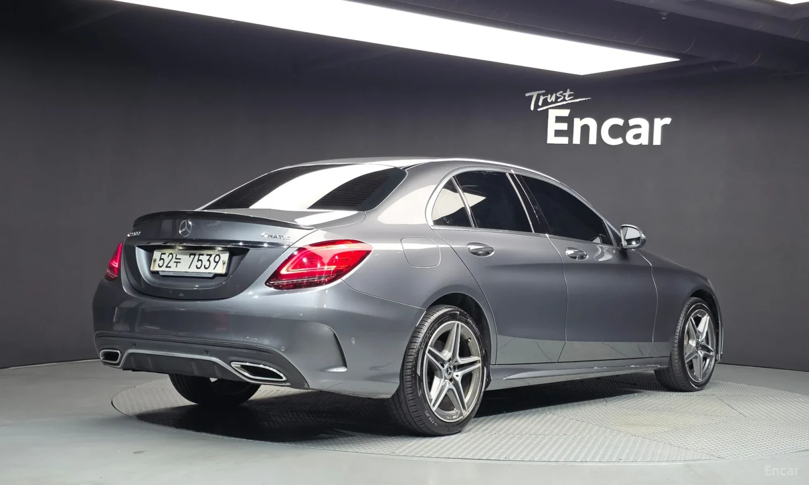 Mercedes-Benz C 220 4MATIC\AMG Line\TOP CENA, снимка 2 - Автомобили и джипове - 56185658