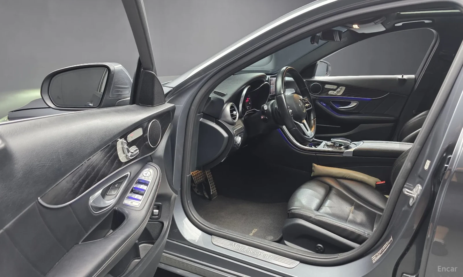 Mercedes-Benz C 220 4MATIC\AMG Line\TOP CENA, снимка 10 - Автомобили и джипове - 56185658