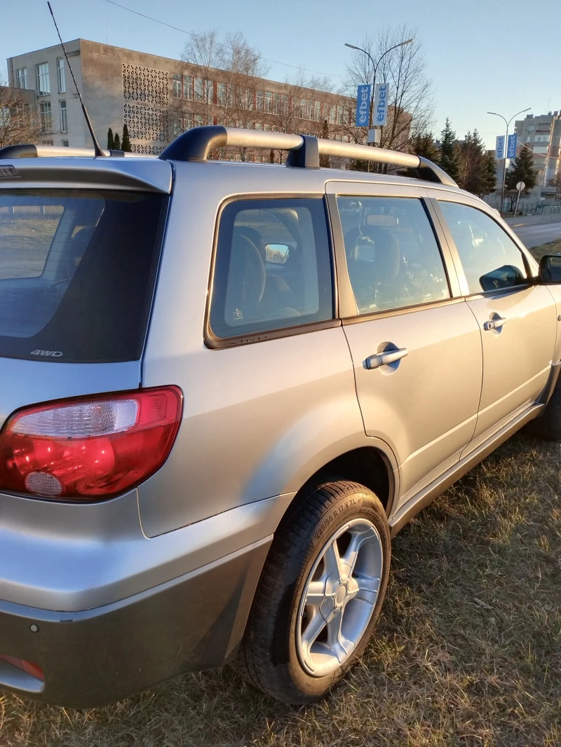 Mitsubishi Outlander, снимка 4 - Автомобили и джипове - 49491571