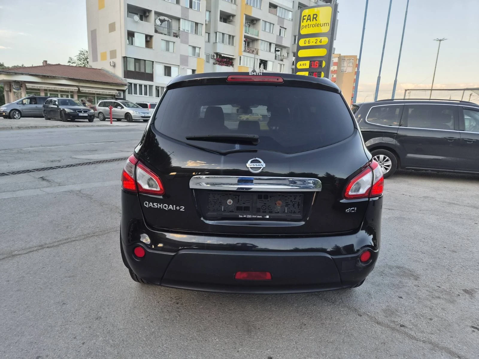 Nissan Qashqai 1.6 DCi 6+ 1 4x4 Панорама, снимка 8 - Автомобили и джипове - 54919274