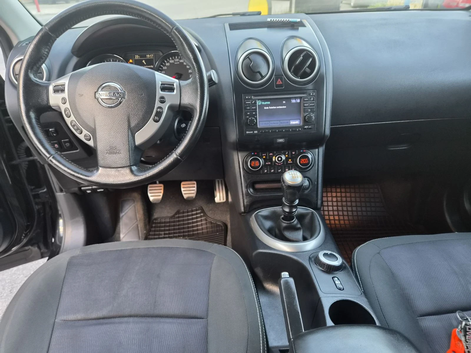 Nissan Qashqai 1.6 DCi 6+ 1 4x4 Панорама, снимка 17 - Автомобили и джипове - 54919274