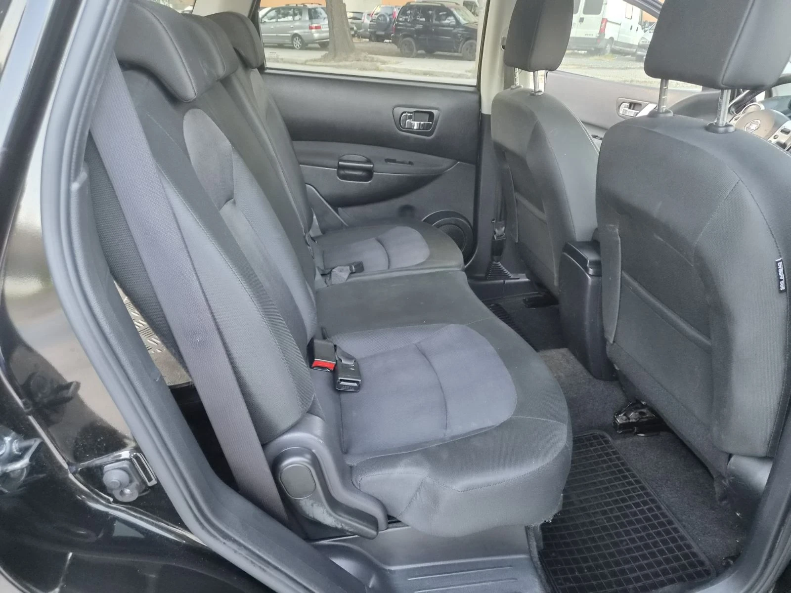 Nissan Qashqai 1.6 DCi 6+ 1 4x4 Панорама, снимка 13 - Автомобили и джипове - 54919274