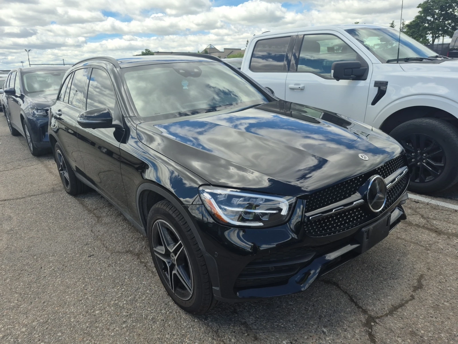Mercedes-Benz GLC 300 * ДИСТРОНИК * 2 КЛЮЧА * ПАНОРАМА * , снимка 2 - Автомобили и джипове - 55104065