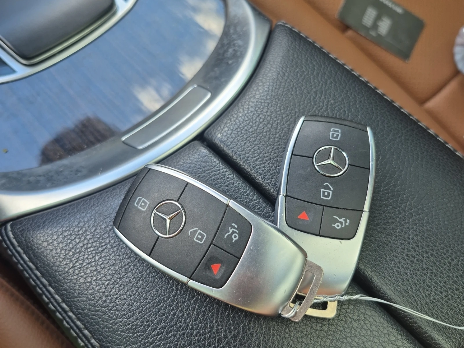 Mercedes-Benz GLC 300 * ДИСТРОНИК * 2 КЛЮЧА * ПАНОРАМА * , снимка 8 - Автомобили и джипове - 55104065
