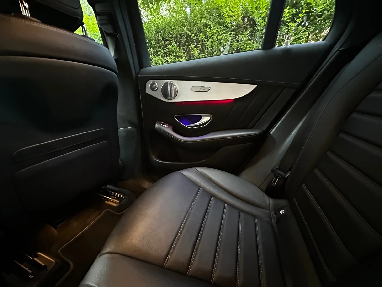 Mercedes-Benz EQC, снимка 12 - Автомобили и джипове - 55504708
