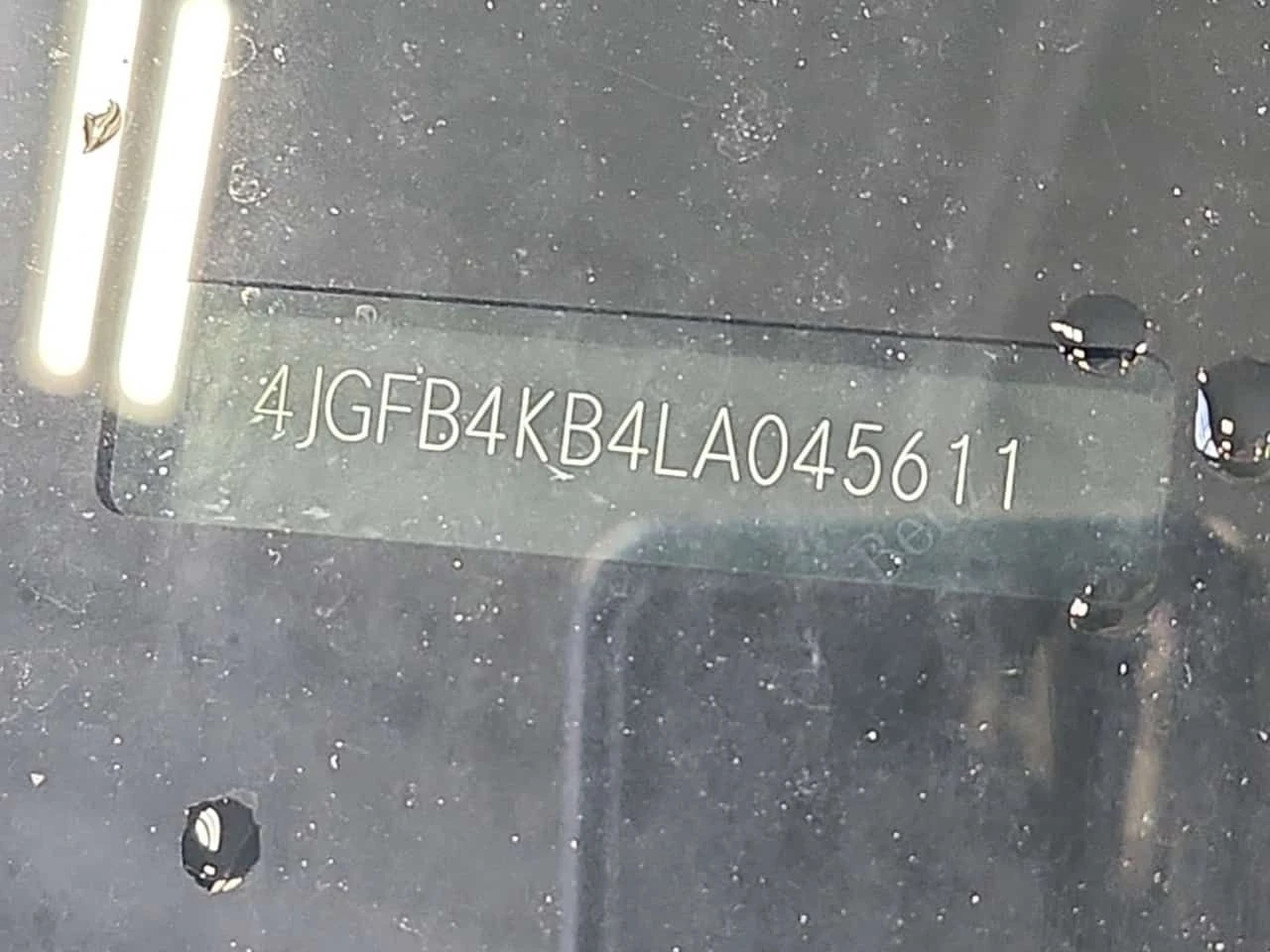Mercedes-Benz GLE 350 4МАТIC* DISTRONIC* AMBIENT* BURMESTER* , снимка 17 - Автомобили и джипове - 55513350