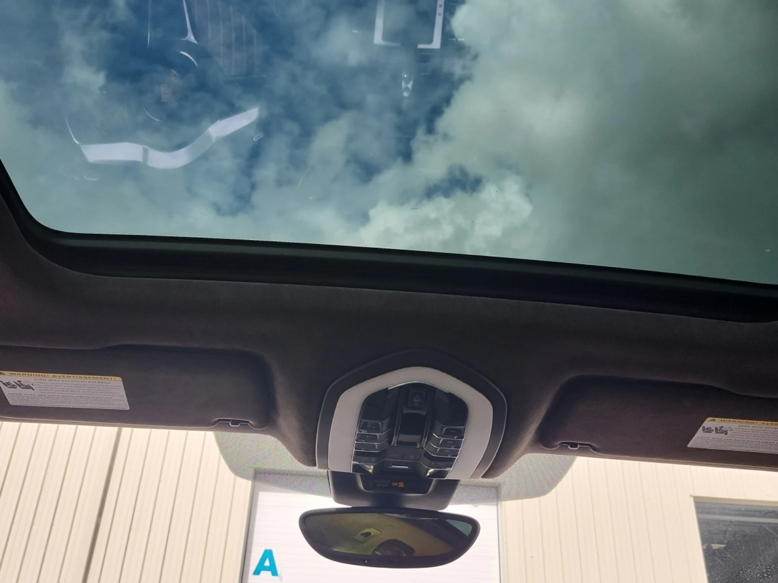 Porsche Macan Turbo SportChrono* Обдух* Подгрев* BOSE* Пано* Кам, снимка 12 - Автомобили и джипове - 56120815