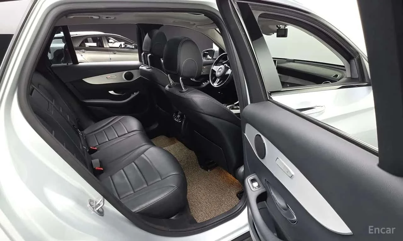 Mercedes-Benz GLC * GLC350e 4MATIC Premium * , снимка 11 - Автомобили и джипове - 56296515