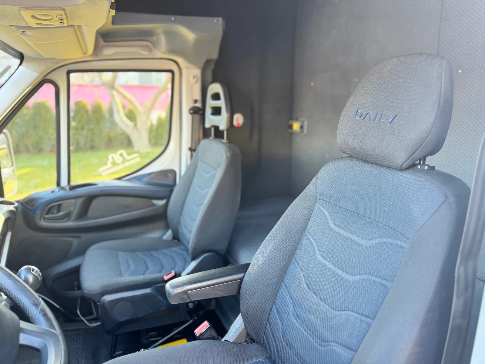 Iveco Daily 35S180 TWIN CAB!!!ЩОРА!!!ТЕМПОМАТ!!!ВЪЗДУХ!!!ТОП!! - изображение 8