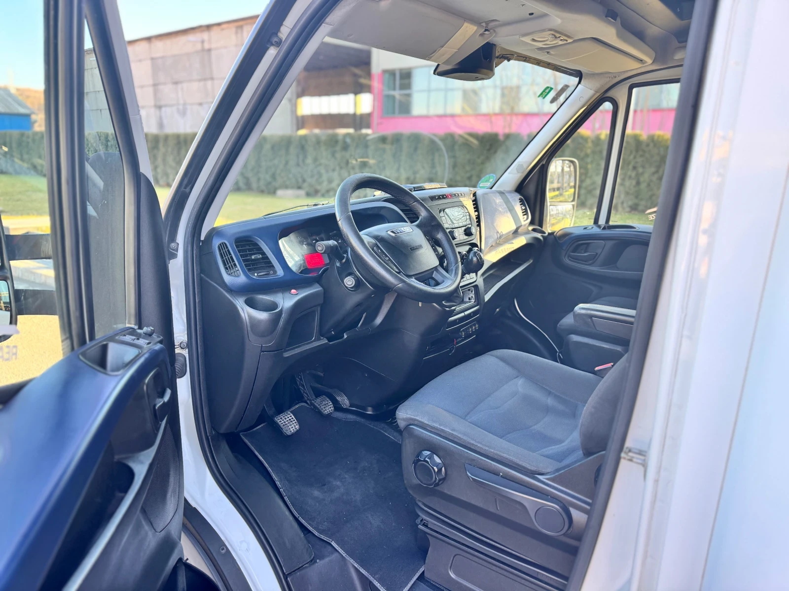 Iveco Daily 35S180 TWIN CAB!!!ЩОРА!!!ТЕМПОМАТ!!!ВЪЗДУХ!!!ТОП!! - изображение 7