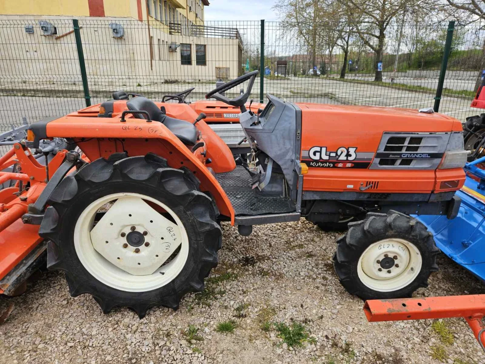 Трактор Yanmar Yanmar-Kubota, снимка 9 - Селскостопанска техника - 48045177
