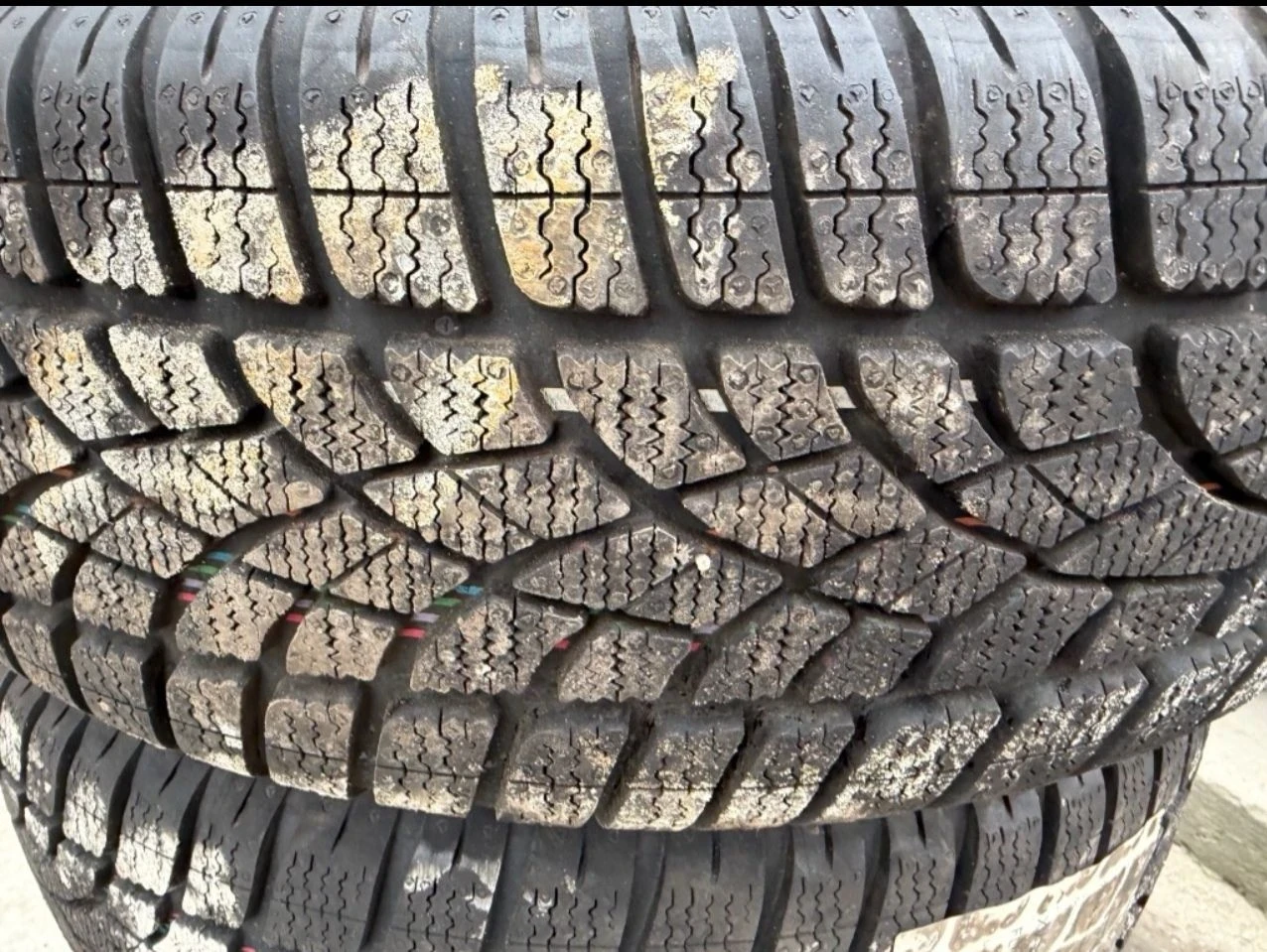 Гуми с джанти Dunlop 215/60R17, снимка 3 - Гуми и джанти - 55947156