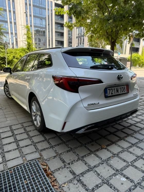     Toyota Corolla 1.8 HYBRID 140. 52000  