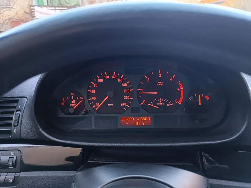 BMW 320, снимка 13 - Автомобили и джипове - 47914794