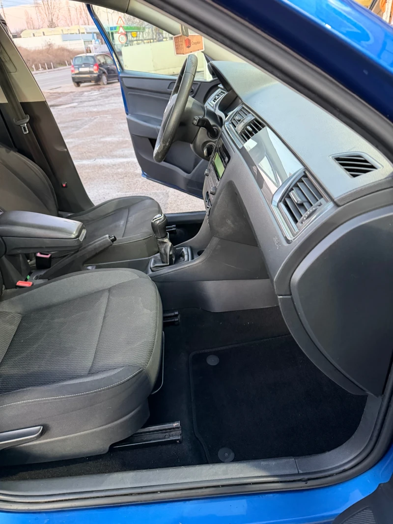 Skoda Rapid, снимка 15 - Автомобили и джипове - 52958933