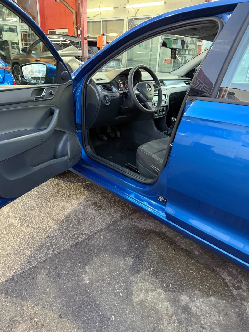 Skoda Rapid, снимка 16 - Автомобили и джипове - 52958933