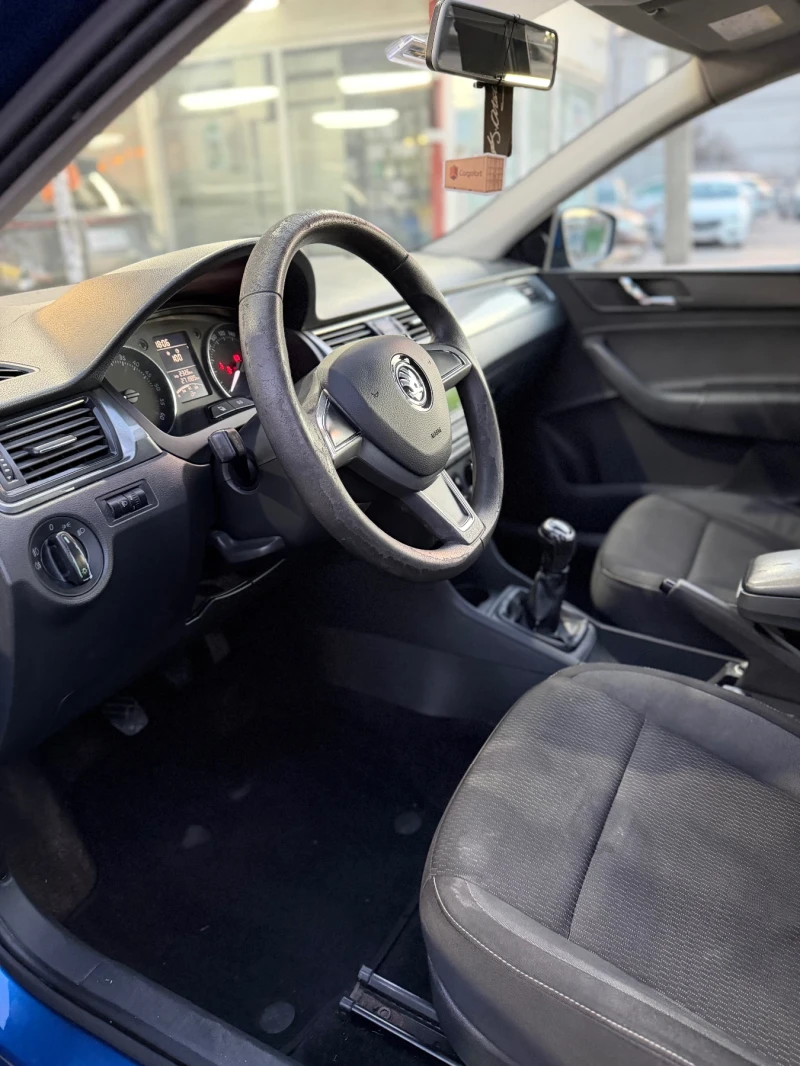 Skoda Rapid, снимка 12 - Автомобили и джипове - 52958933
