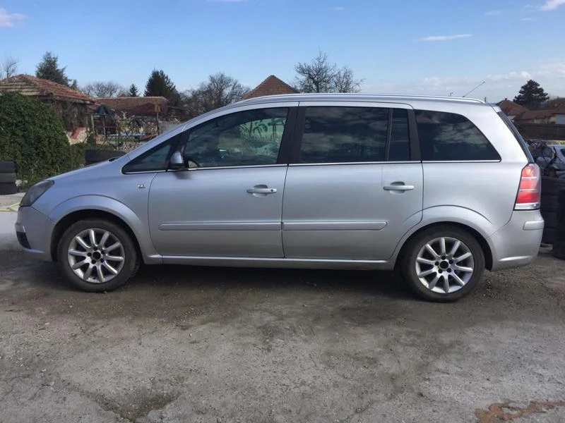 Opel Zafira 1.9 СТDI, снимка 7 - Автомобили и джипове - 34563241