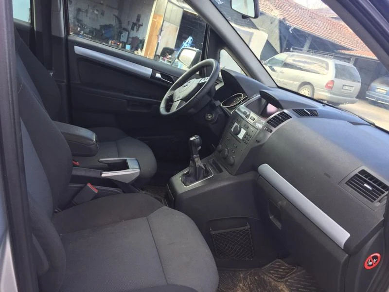 Opel Zafira 1.9 СТDI, снимка 14 - Автомобили и джипове - 34563241