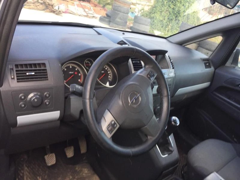 Opel Zafira 1.9 СТDI, снимка 9 - Автомобили и джипове - 34563241