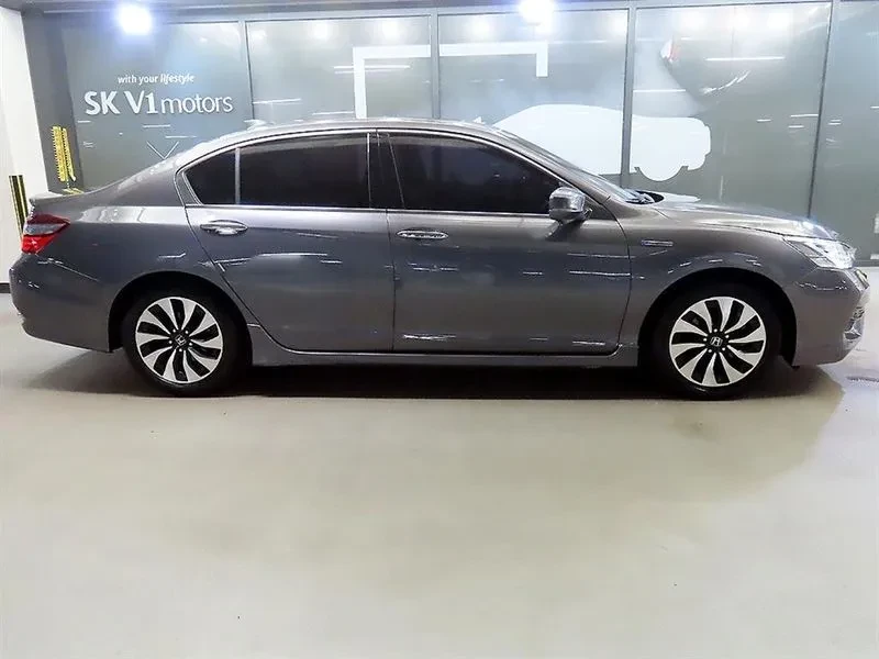 Honda Accord 2.0 HYBRID, снимка 2 - Автомобили и джипове - 55207391