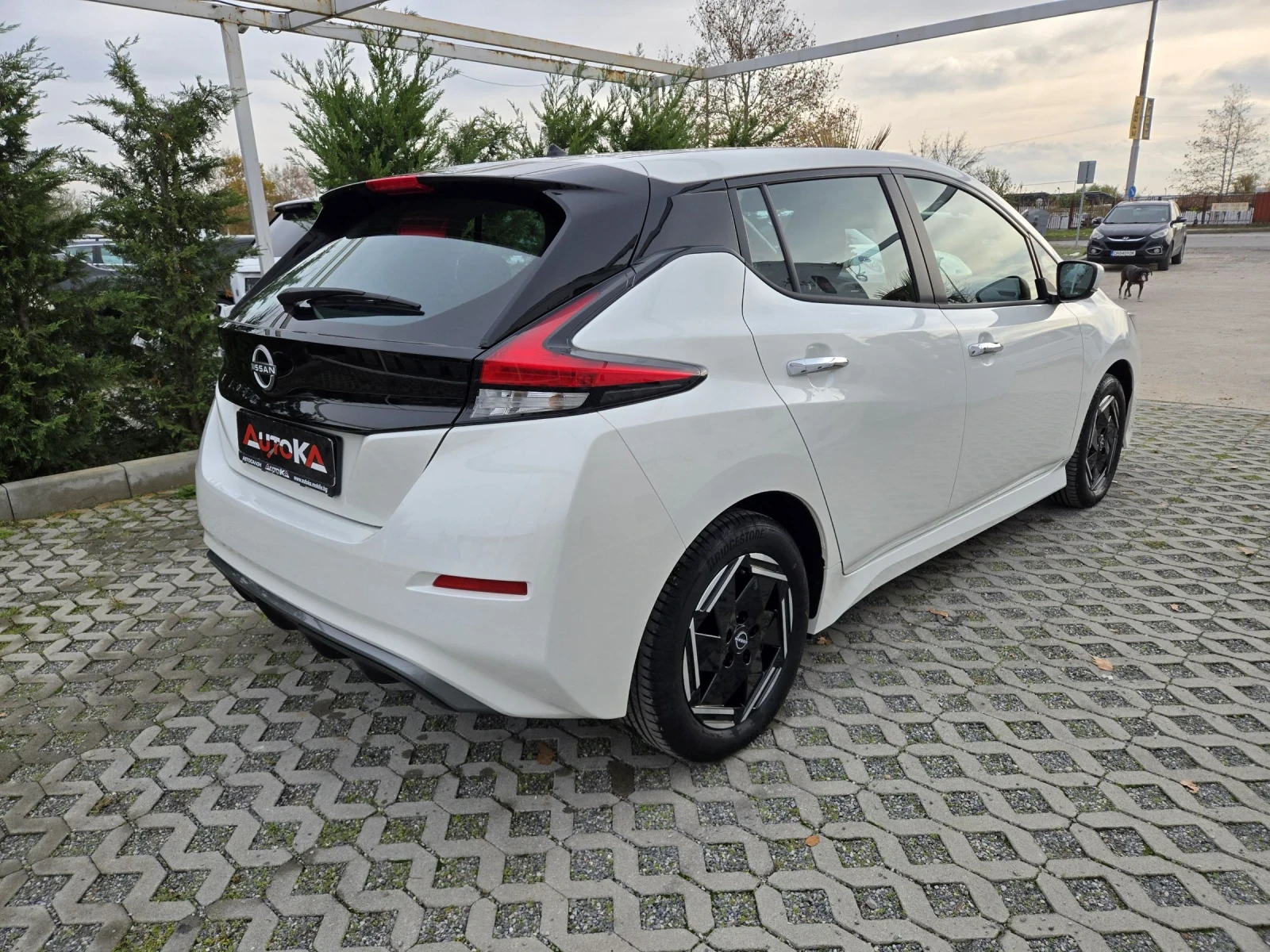 Nissan Leaf  40KW= 10.000km!!!= НЕРАЗЛИЧИМ ОТ НОВ!= DISTRONIC - изображение 3