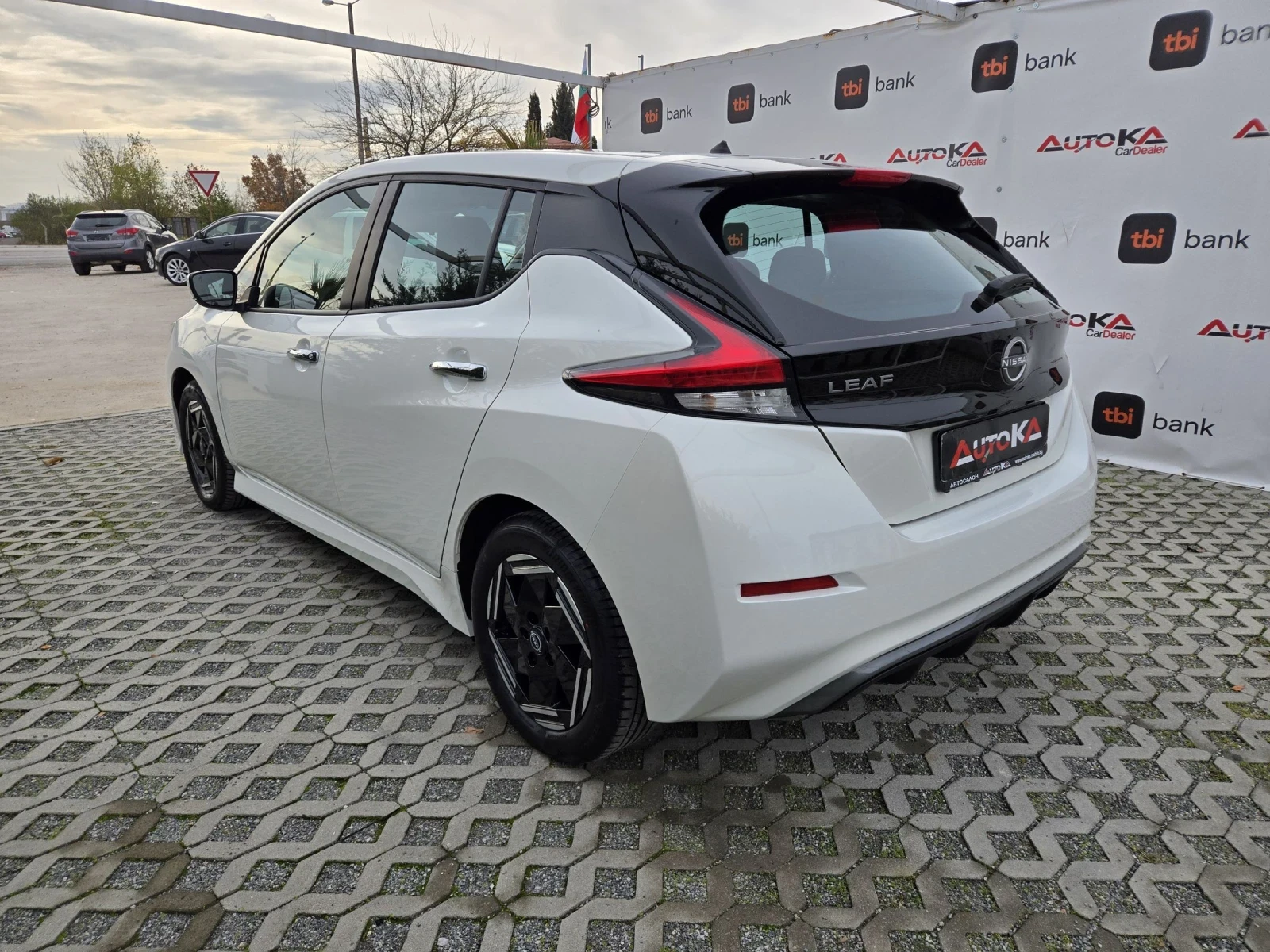 Nissan Leaf  40KW= 10.000km!!!= НЕРАЗЛИЧИМ ОТ НОВ!= DISTRONIC - изображение 5