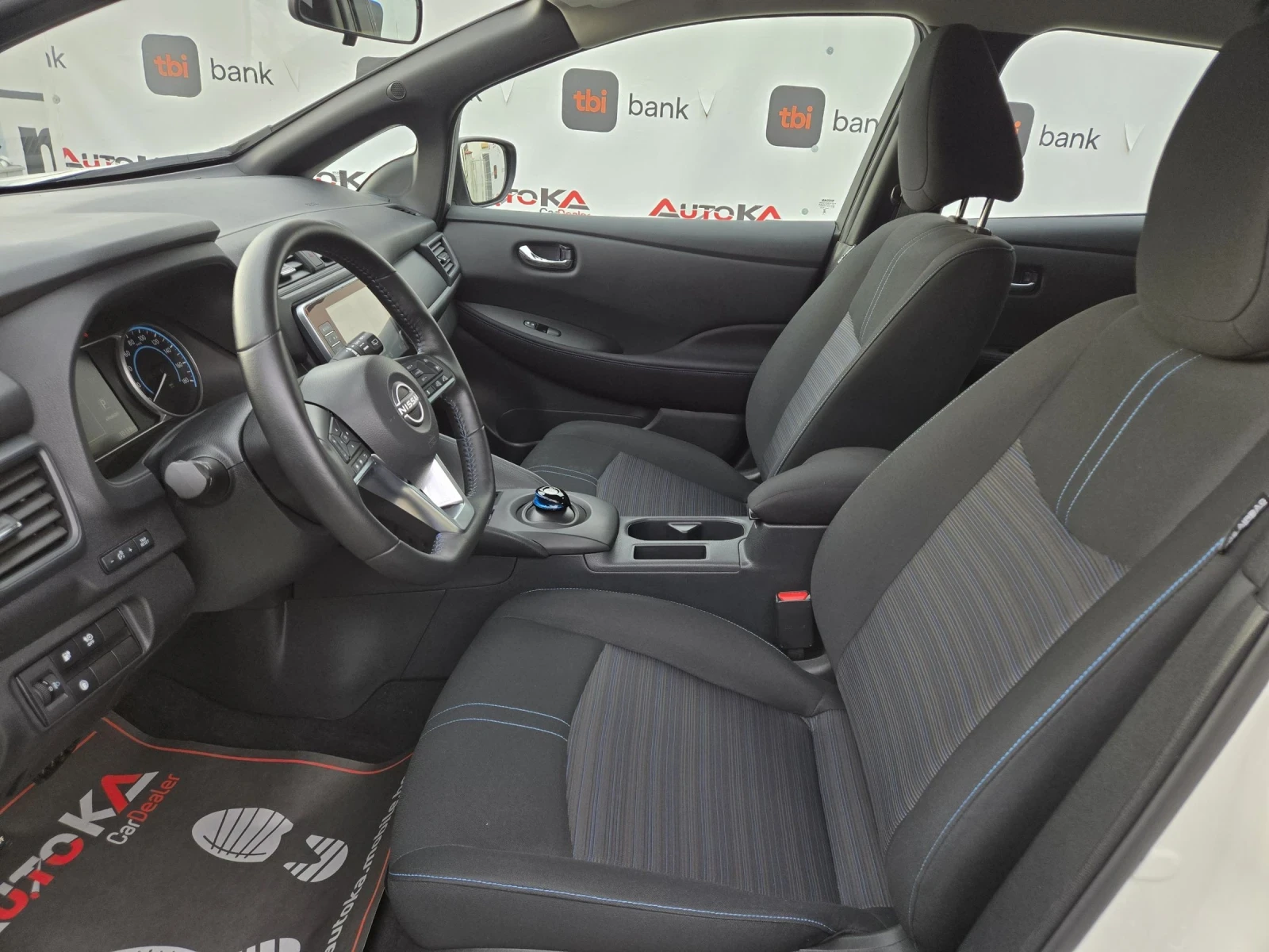 Nissan Leaf  40KW= 10.000km!!!= НЕРАЗЛИЧИМ ОТ НОВ!= DISTRONIC - изображение 7