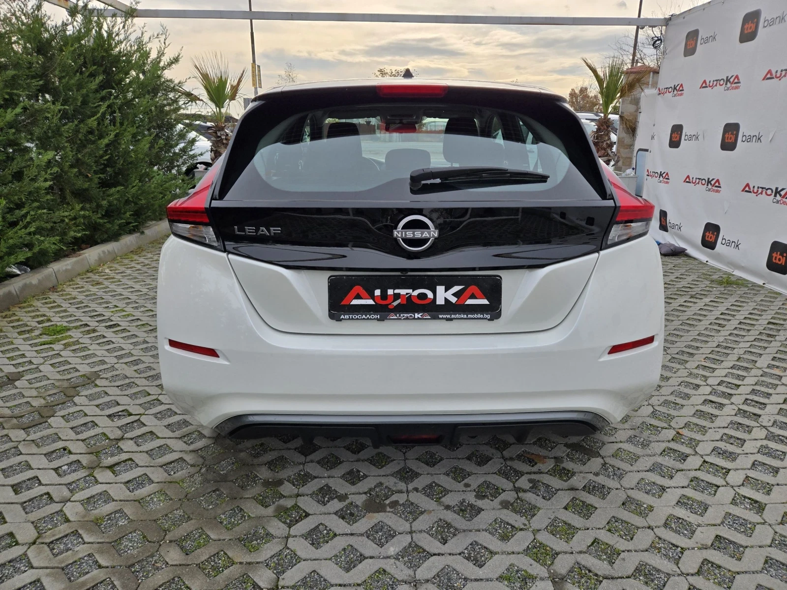 Nissan Leaf  40KW= 10.000km!!!= НЕРАЗЛИЧИМ ОТ НОВ!= DISTRONIC - изображение 4