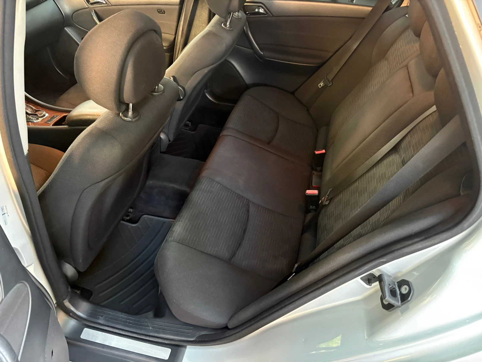 Mercedes-Benz C 220 2.2 CDI НОВ ВНОС С КЛИМАТИК ЛИЗИНГ , снимка 10 - Автомобили и джипове - 52516632