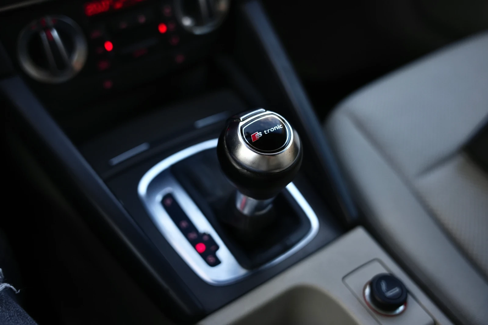 Audi A3 TDI* Facelift* S-line* LED фарове* Automatic* NAVI, снимка 12 - Автомобили и джипове - 53980040