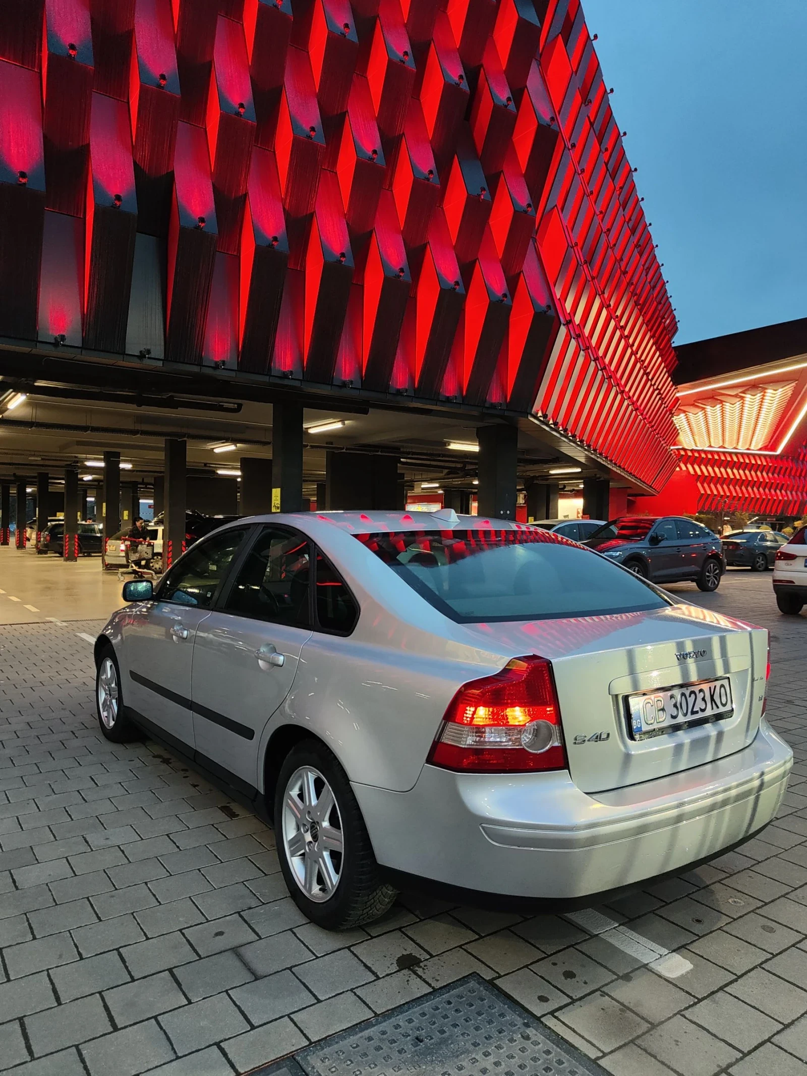 Volvo S40 1.8 ГАЗ/БЕНЗИН, снимка 6 - Автомобили и джипове - 54117055