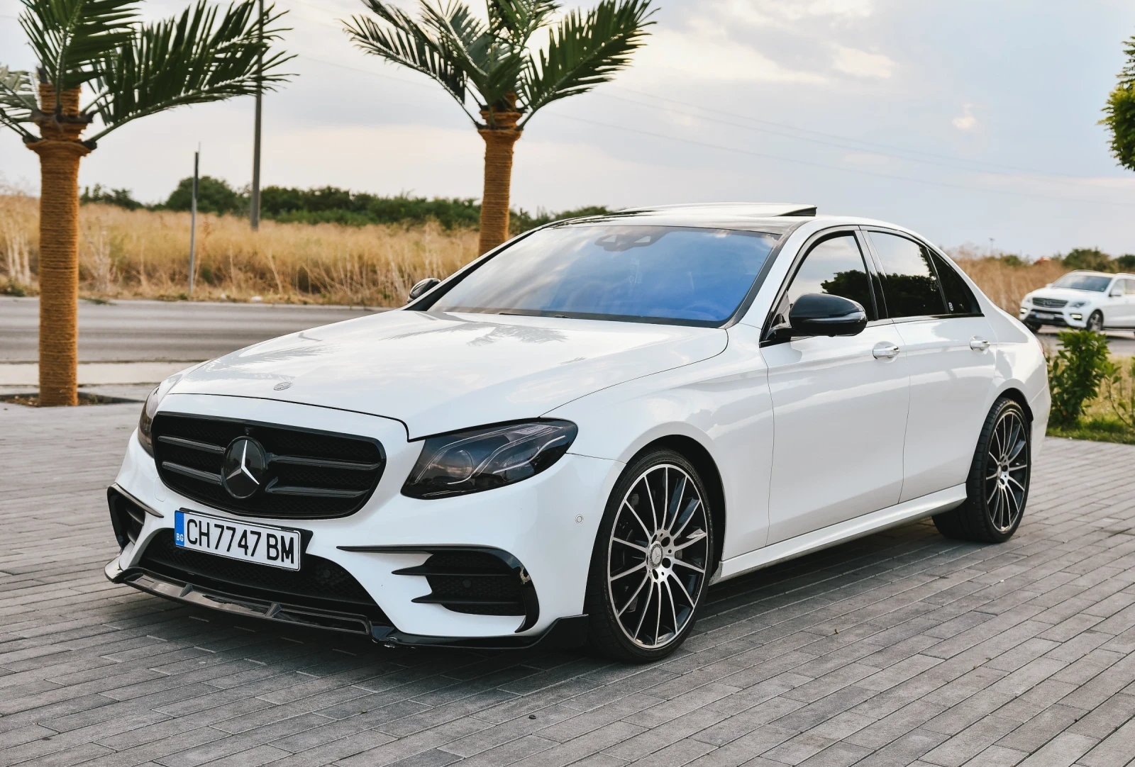 Mercedes-Benz E 350 DIGITAL AMG DISTRONIC, снимка 3 - Автомобили и джипове - 55755960