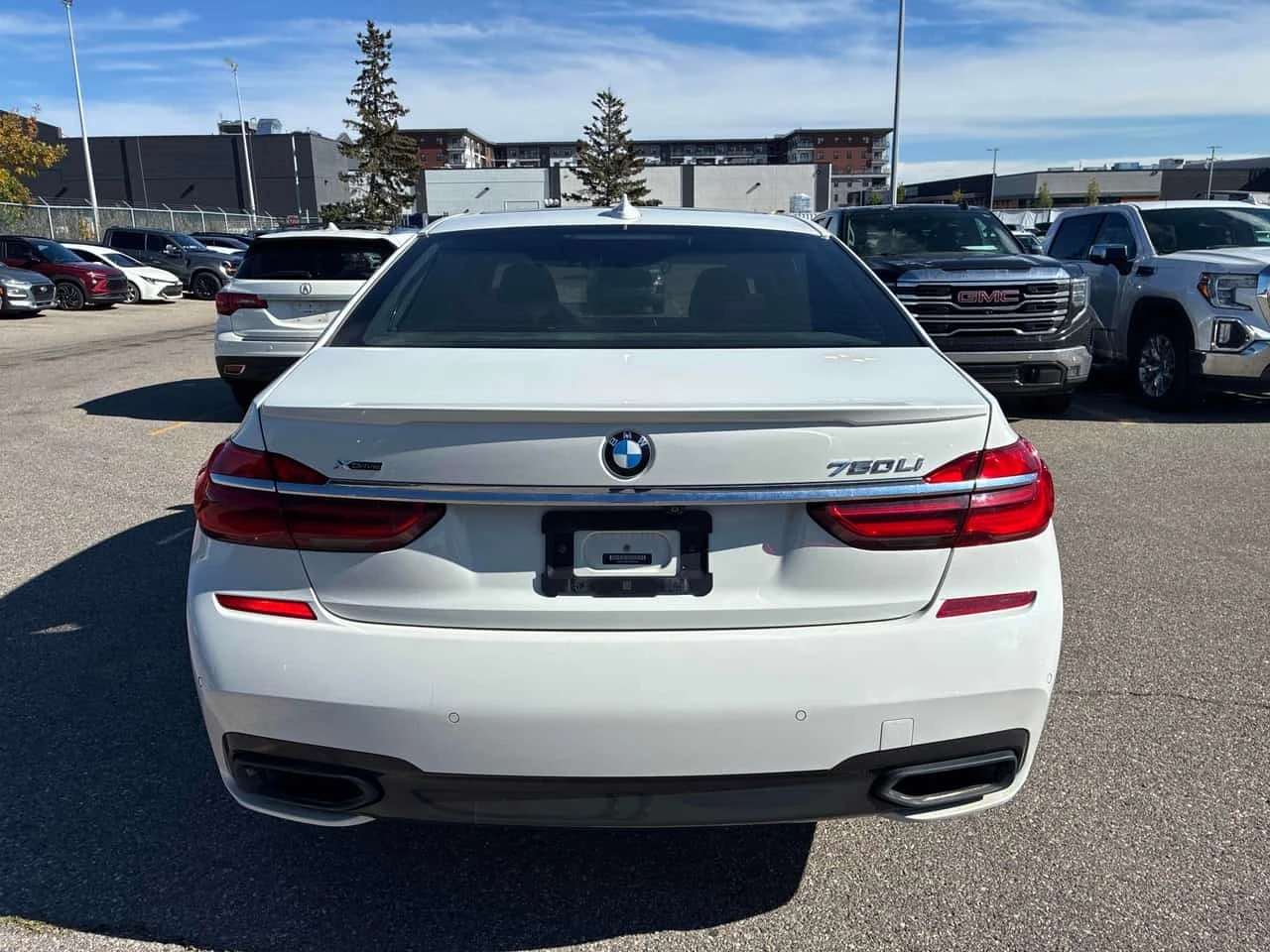 BMW 750 Long * Без инциденти * Пълна история * CARFAX * , снимка 3 - Автомобили и джипове - 56318853
