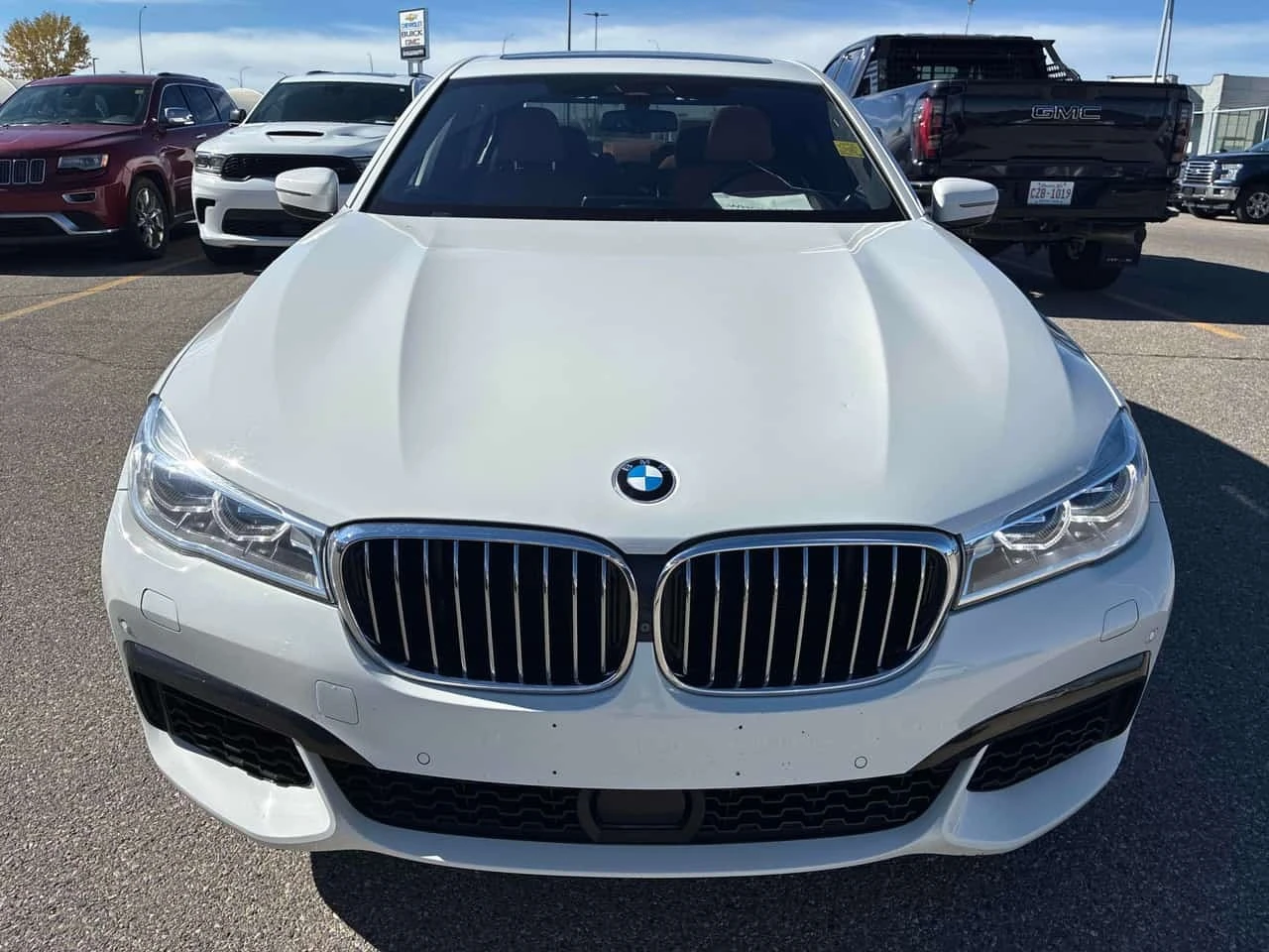 BMW 750 Long * Без инциденти * Пълна история * CARFAX * , снимка 2 - Автомобили и джипове - 56318853