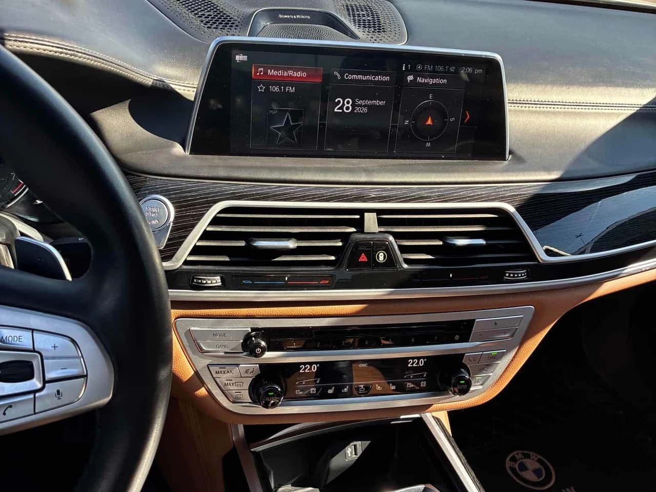 BMW 750 Long * Без инциденти * Пълна история * CARFAX * , снимка 8 - Автомобили и джипове - 56318853