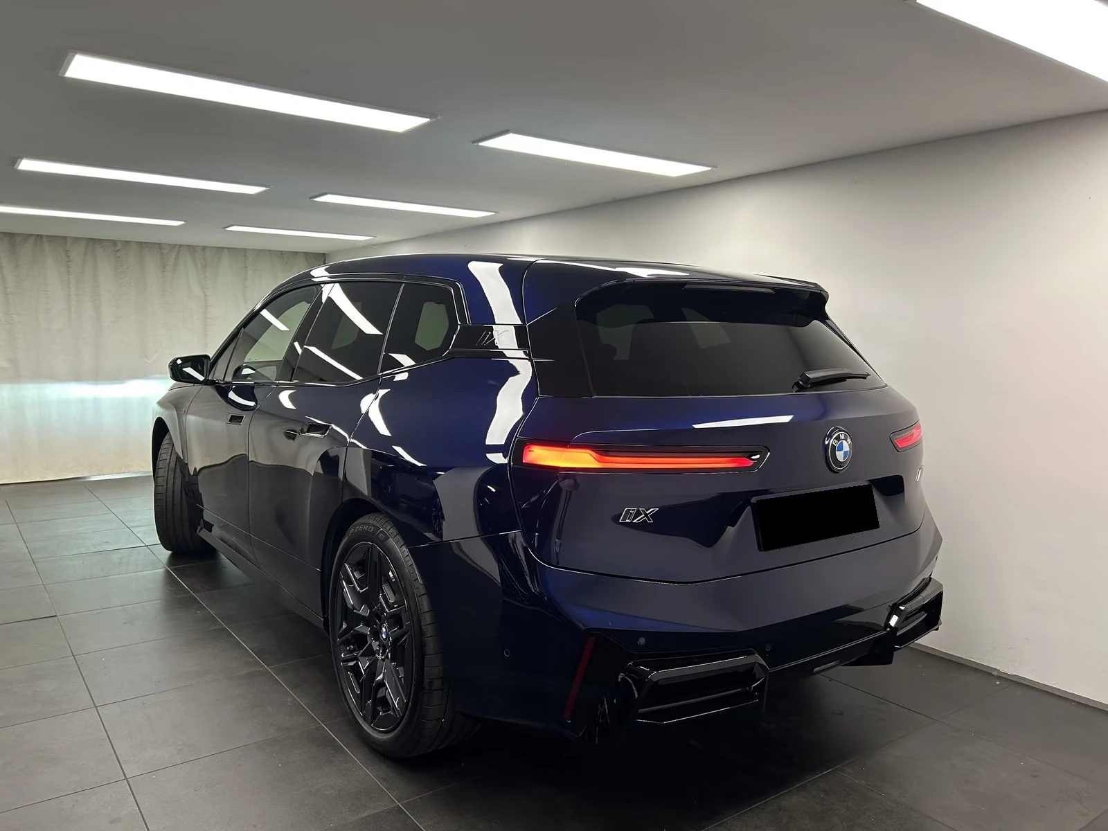 BMW iX M70x/M-SPORT/360/HUD/ICONIC GLOW/SHADOW PACK/H&K/ | Mobile.bg � ����������� 3