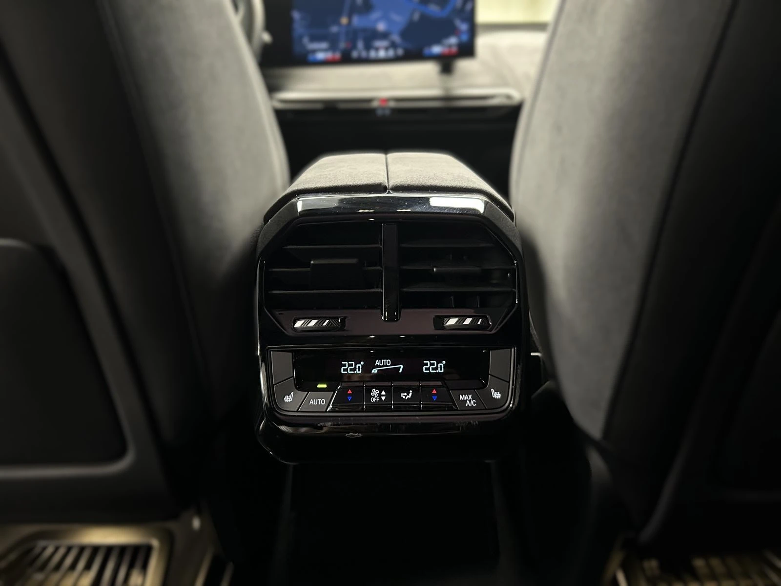 BMW iX M70x/M-SPORT/360/HUD/ICONIC GLOW/SHADOW PACK/H&K/ | Mobile.bg � ����������� 15