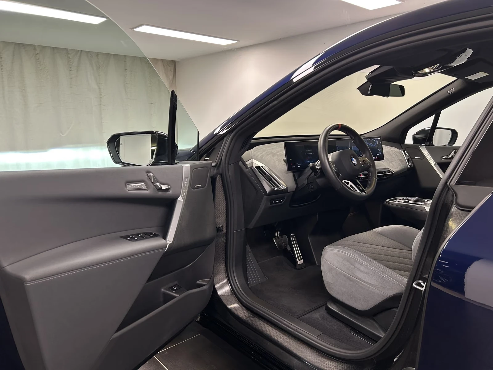 BMW iX M70x/M-SPORT/360/HUD/ICONIC GLOW/SHADOW PACK/H&K/ | Mobile.bg � ����������� 5