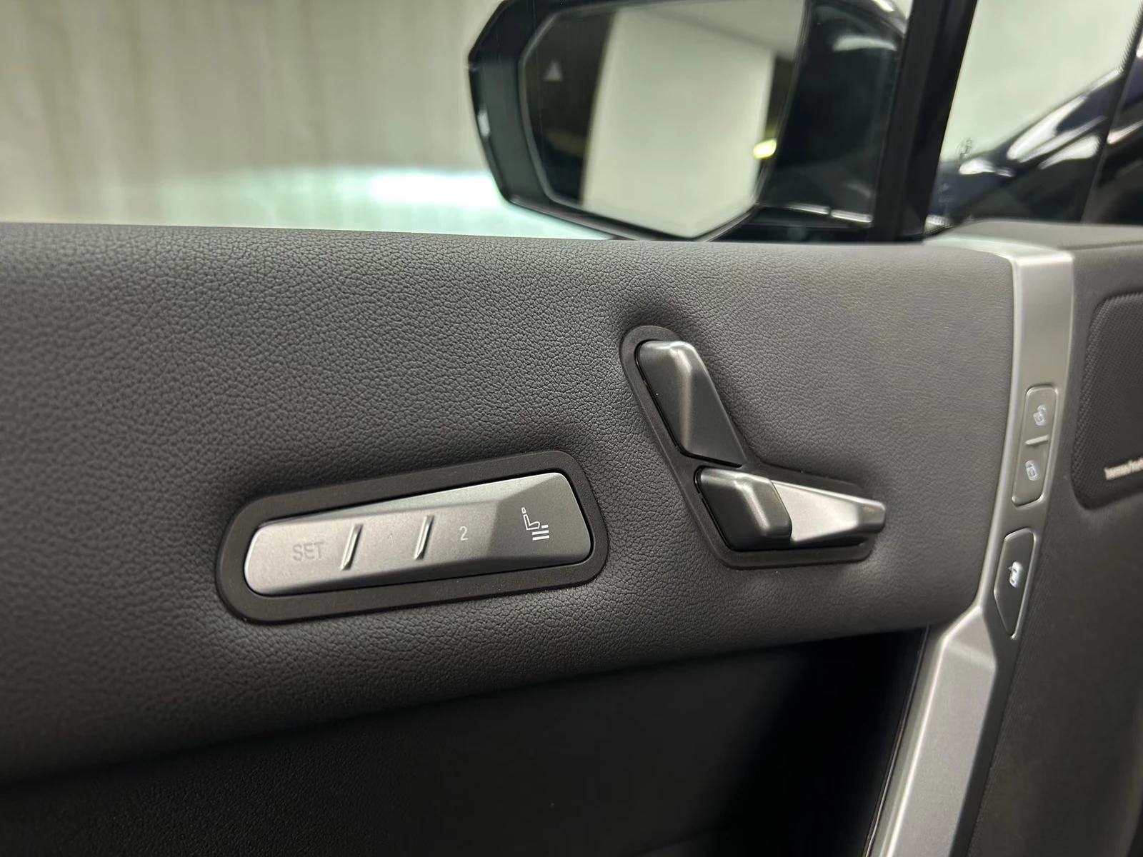 BMW iX M70x/M-SPORT/360/HUD/ICONIC GLOW/SHADOW PACK/H&K/ | Mobile.bg � ����������� 6