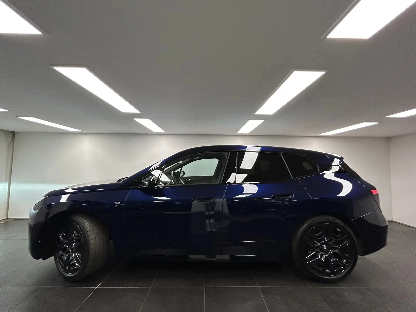 BMW iX M70x/M-SPORT/360/HUD/ICONIC GLOW/SHADOW PACK/H&K/ | Mobile.bg � ����������� 2