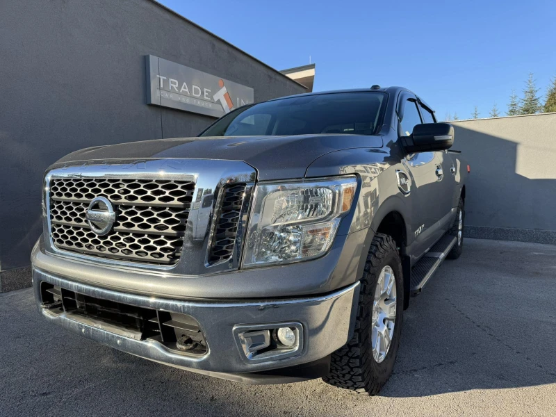 Nissan Titan crew cab 5.6L V8 4x4, снимка 1 - Автомобили и джипове - 48337234