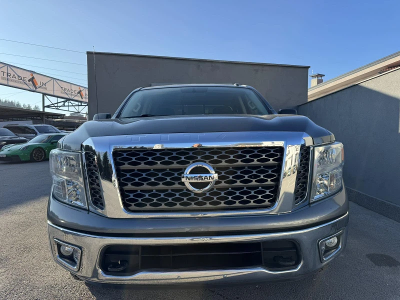 Nissan Titan crew cab 5.6L V8 4x4, снимка 2 - Автомобили и джипове - 48337234