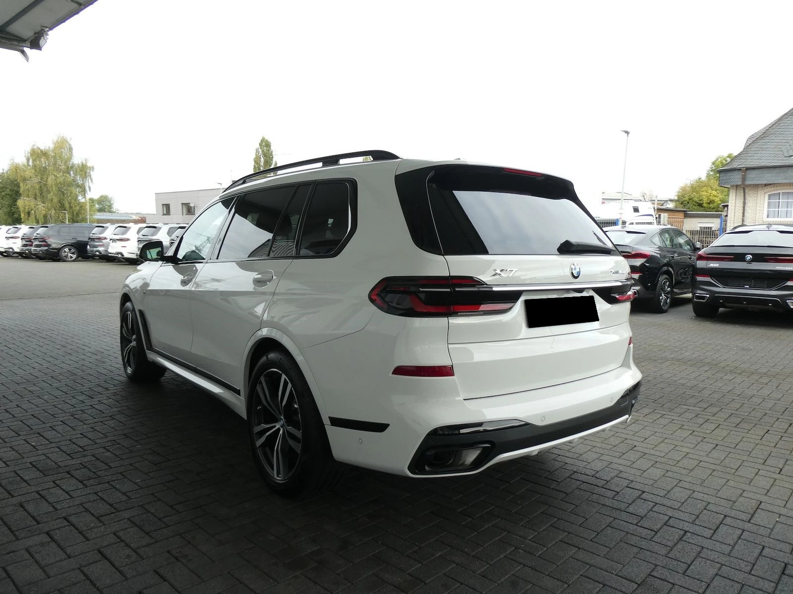 BMW X7 40d/ FACELIFT/ M-SPORT/ HEAD UP/ PANO/ CAMERA/  - изображение 4