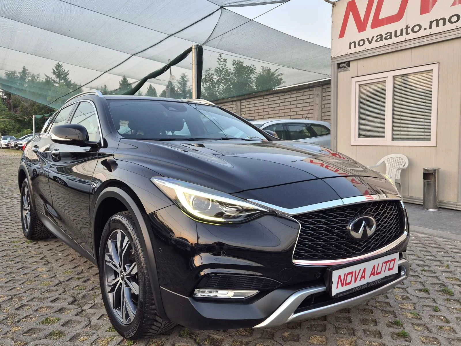 Infiniti QX30 2.2D-4X4-PREMIUM-ПАНОРАМА-160000км-СУПЕР СЪСТОЯНИЕ - изображение 5