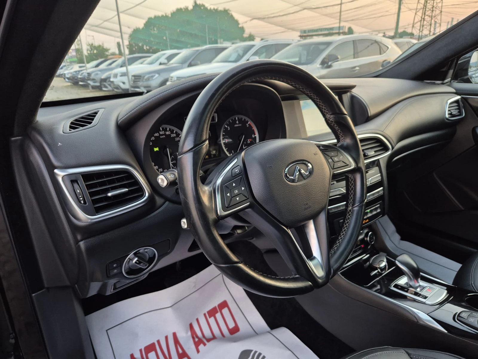 Infiniti QX30 2.2D-4X4-PREMIUM-ПАНОРАМА-160000км-СУПЕР СЪСТОЯНИЕ - изображение 8